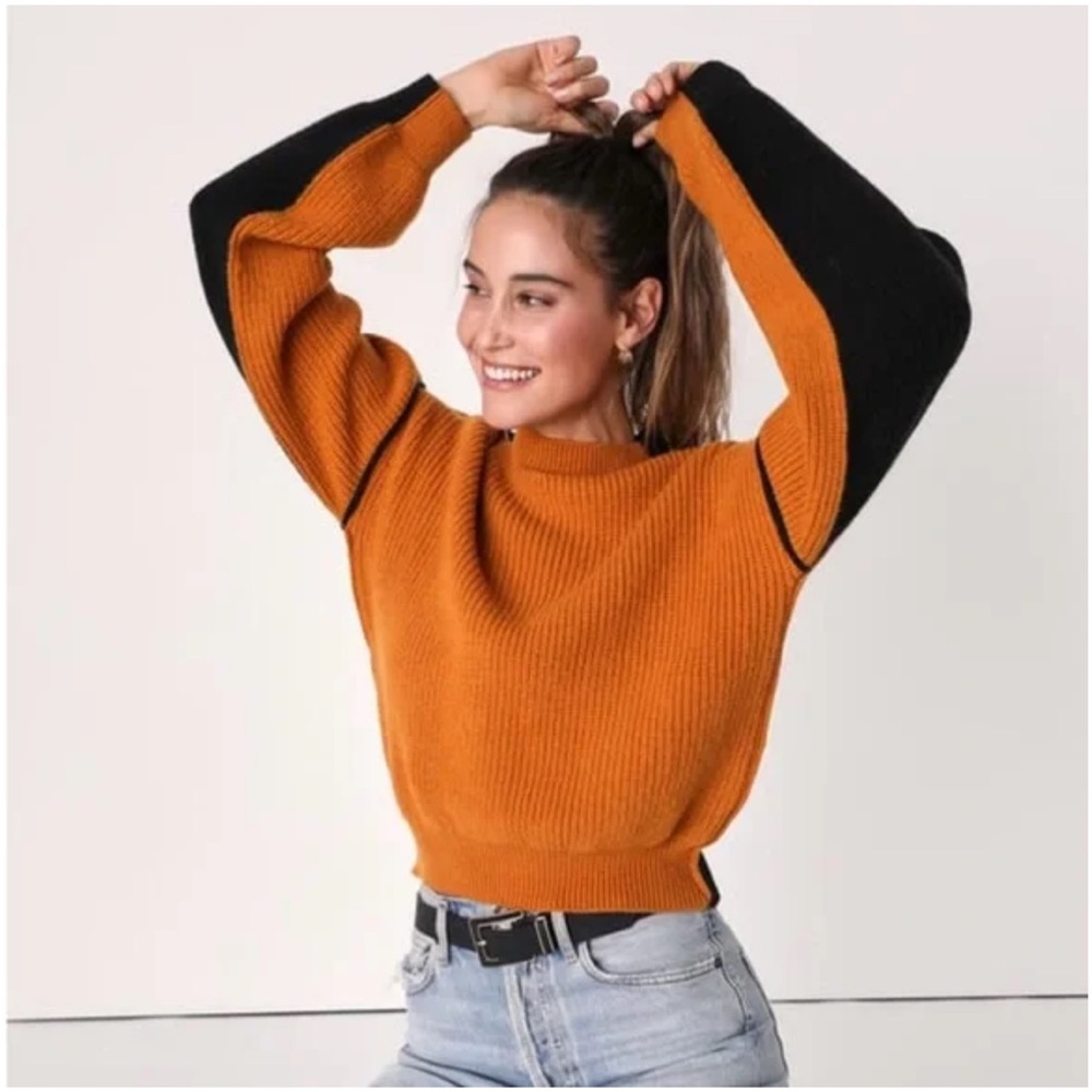 💚 BOGO FREE 💚 Lulu’s Two Tone Ribbed Knit Cropped Relaxed Sweater